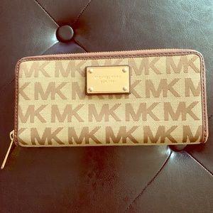 Michale Kors wallet